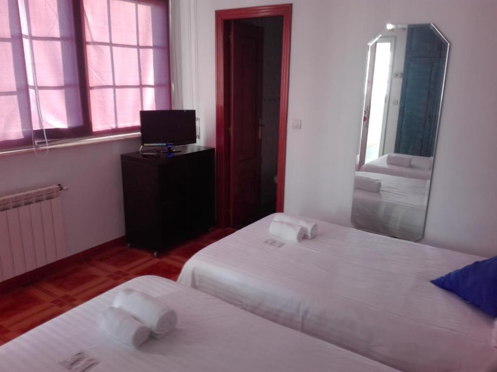 Hotel Corcubion Playa De Quenxe Стая снимка