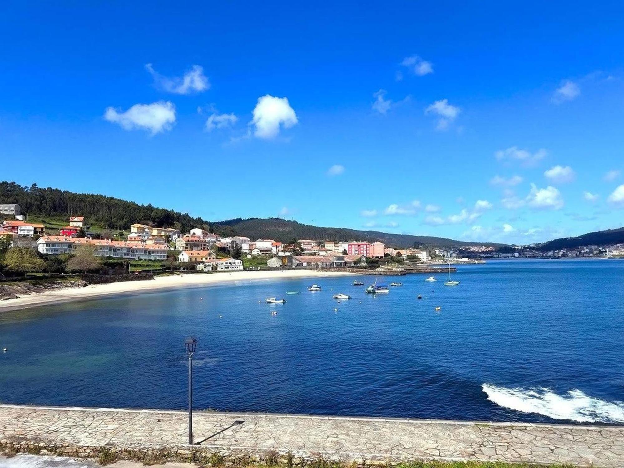 Hotel Corcubion Playa De Quenxe Стая снимка